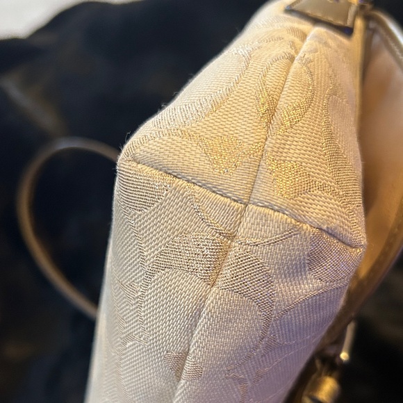 Coach Signature C Gold and Cream Soho Crossbody bag - Picture 10 of 16